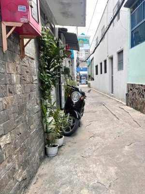 nhà 2 tầng ngay trường nguyễn du p11 thống nhất gv