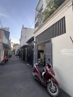 chủ về quê bán gấp nhà 2 tầng 50m2, hẻm 1 trục xe hơi, dt 3,8x13,5m
