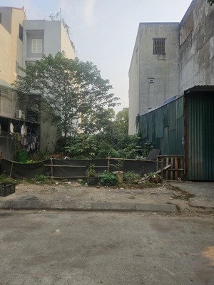 tôi chính chủ bán nhà 5 tầng - tổ 12 yên nghĩa. đường yên lộ - sát cv đô nghĩa - vành đai 4.