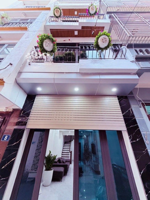 1 căn nhà phân khúc 9-10 tỷ ngõ oto thông ngọc thuỵ anh chị quan tâm liên hệ em huệ làm