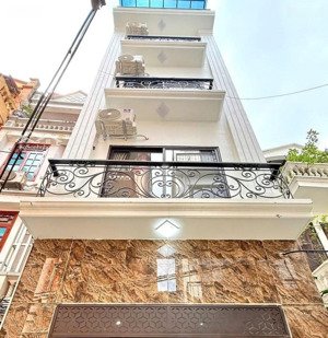 sắm tết cạnh , chợ kẻ vẽ 200m nhà 40m2 - 5 tầng có thang máy, cạnh ngay uỷ ban phường,oto các bác đ