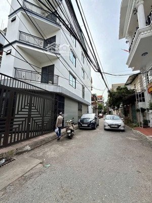 cho thuê nhà mới ngô gia tự việt hưng long biêntháng máy gara oto ở làm vp côg ty kinh doanh online