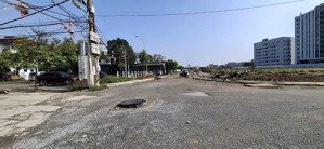 vip! bán đất 100m2, tặng căn nhà 3 tầng, mặt tiền rộng, ô tô vào đất, dân cư đông đúc thân thiện