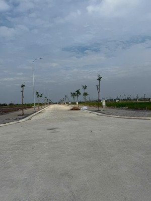 ra gấp lô đất 90 đại lộ đông tây nối dài (võ văn kiệt) ngay cầu xáng ngang. shr. nh hỗ trợ 75%