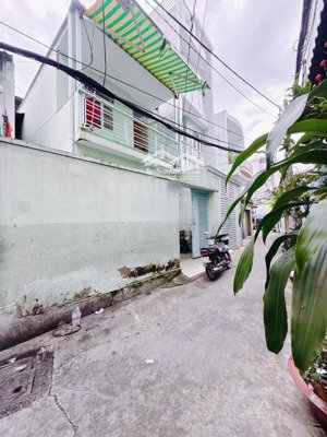 hoàng diệu q4 - hẻm 3m - 53.2m2 ngang 5,45m - 2 tầng đúc - không qh - 5 tỷ hơn