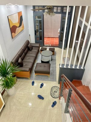 nhà dân xây kcbt full nt, ngõ nông rộng cách oto 7m, ngõ thông tứ tung. dt45m 5t mt3,5m giá 10,8ty