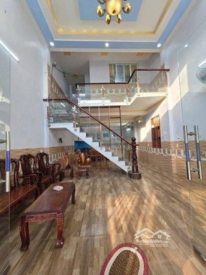 nhà cấp 4 dt rộng sân xe bán tải gần ngã ba ông xã giá 4 tỷ 250 triệu