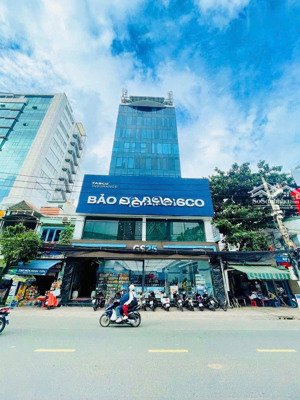 siêu hiếm 2mt, ngang hơn 10m quốc lộ 13. 11x32m. cn 320m2. ctxd 10 tầng. hđt: 145tr. giá 48 tỷ,