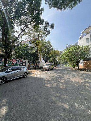 biệt thự kdc tân quy đông, 7m x 20m, 4 tầng có hầm, cách phú mỹ hưng 500m, 27 tỷ