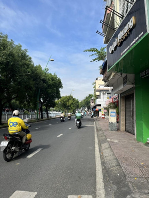 nhà mới đẹp ngay bùi thị xuân 1 căn ra mt, 4*10.5m, 4tầng, 5pn vào ở đón tết sum vầy