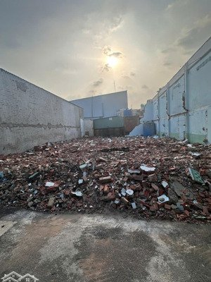 đất vuông vức sát khu him lam linh chiểu phía sau đh ngân hàng 5,6 tỷ tl