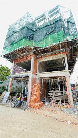 giảm ngay 1 cây vàng, nhà phố mt phú định, oto ngủ trong nhà, 1t1l 2 lầu