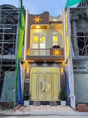 nhà phố kiến trúc hiện đại xây mới - có 3 phòng ngủ - tặng nội thất cao cấp - ôtô đậu trong nhà