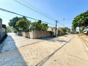 diện tích: 120 m2 / 90m2 thổ cư. cách trục chính đường liên xã 20m đ/c: xuân linh - thuỷ xuân