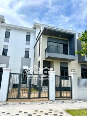 nhà phố 8x20m,xây 1t 2l,đã nhận nhà,lòng đường 6m,gần công viên,thanh toán 7,6 tỷ sang tên,giá 8 tỷ