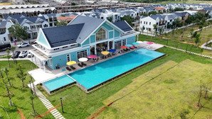 kẹt tiền cắt lỗ biệt thự nằm cạnh hồ bơi giá chỉ 4.4 tỷ rẻ nhất novaworld phan thiết