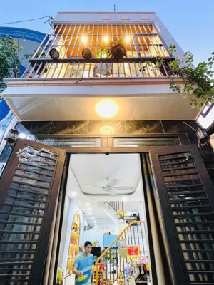 chưa tới 4 tỷ một căn nhà quá rẻ, nhà mới đẹp ngay chợ phạm văn bạch dt 33 m trệt lầu nhà mới vô ở