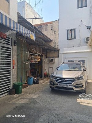 dt 7,2x9m đuôi 5,6m đất thổ cư tặng nhà cấp 4 đường liên khu 10/11 khu phân lô . giá 4,75 tỷ