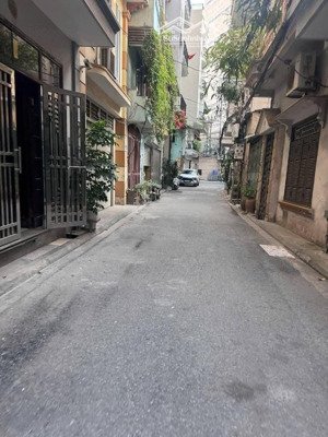 bán đất kiêu kỵ: dt 42m2 mt5m- giá chào 2, 6tỷ ( tl) ôtô vào đất,cạnh khu công nghiệp.