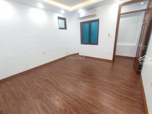 cho thuê nhà nguyên căn ngõ xe ba gác đội cấn - bưởi. giá 13 tr có tl
