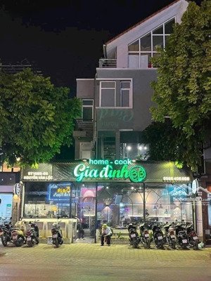 cho thuê nhà mặt phố hàng bún,diện tích:162m2x4tầng,mặt tiền:8,4m, chủ không kén mô hình kinh doanh