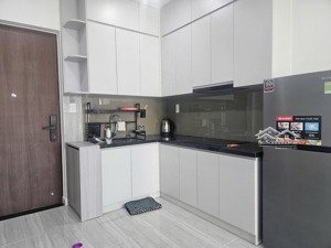 bán gấp căn hộ mặt tiền quốc lộ 13 rộng mở 60m, 65m2 2pn 2wc, 150m tới ga metro, giá rẻ