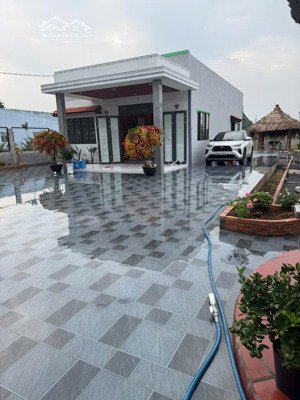 bán 1035m2 có 200m2 thổ có căn nhà c4 kiên cố, đường đan xe tải view kênh mát mẻ (ngang 19 x55 dài)