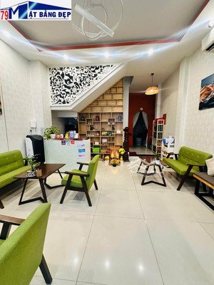 cho thuê nhà nguyên căn5pn cách biển chỉ 500m, sát bên minh khai phố du lịch cực sầm uất chỉ 22tr/t