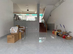 cho thuê nhà phố tp mới bình dương, 30 triệu vnd, 5 phòng 6 máy lạnh