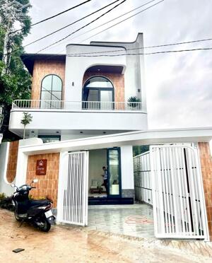 Nhà 2 tầng kiệt ô tô Hoài Thanh về cầu nguyễn hoàng mất khoảng 2km giá nông thôn