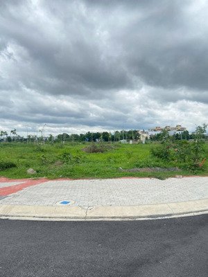 lô đất 90m2 có lô cặp nằm vị trí đẹp, giáp bình chánh, di chuyển thuận tiện, đường vào 30m