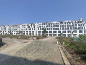 bán 99m2 đất dịch vụ di trạch, giáp khu đô thị hinode và đường 3.5 giá chỉ 139 triệu/m2