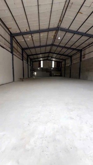 cho thuê kho xưởng đẹp mới xây dựng 500m2 giá rẻ 22 triệu ở tân uyên bình dương lh: 