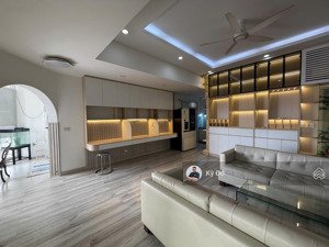 cần cho thuê gấp chcc flemington, 97m2, 3pn, nhà mới, lầu cao, giá 18tr/tháng. xem nhà 