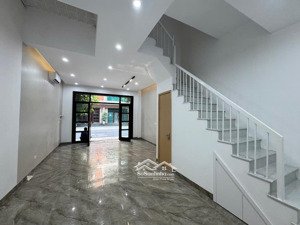 cần bán nhanh nhà đã hoàn thiện 5 tầng mới đẹp giá 10,4 tỷ bao thuế phí. lh 