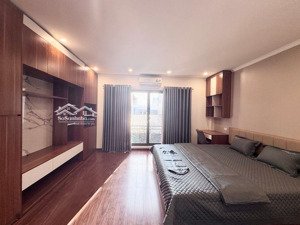 nhà mới xây thạch bàn . ôtô đỗ sát nhà . full nội thất