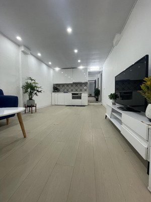 hiếm-tập thể tầng 2 bách khoa-70m2-2 ngủ-2 wc-ô tô đỗ chân toà.