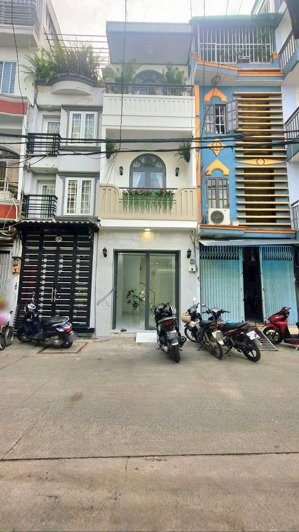 bán nhà quận 10 giá 6 tỷ nhỉnh hẻm xe tải thông cmt8, hồ bá kiện giáp quận 3