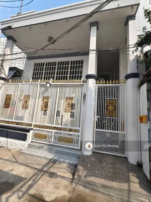 bán nhà cực hiếm hẻm xe hơi 4m , mặt tiền nhà 6m, trước nhà có sân đậu ôtô, trần xuân soạn