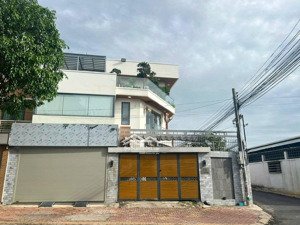 bán căn biệt thự mini 2 mặt tiền chánh nghĩa, thủ dầu một
- diện tích : 245m2, thổ cư 110m2