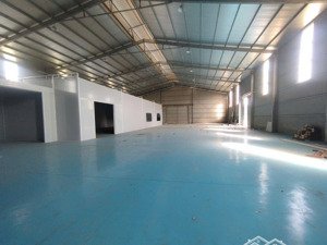 cho thuê kho láng hòa lạc.nhà khung sắt mái tôn, dt 1100 m, có điện 3fa, nước sạch, xe công đỗ cửa