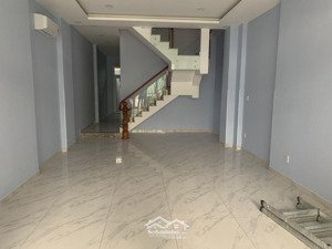 cho thuê nhà khu trung sơn: 5x20m, trệt, 3 lầu, mới sơn, nội thất cơ bản. 26 triệu/tháng