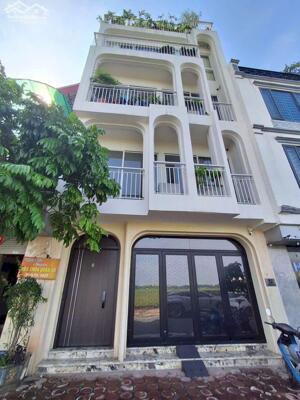 Bán nhà 120m2 view cánh đồng khu tái định cư giang biên