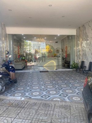 bán nhà mt nguyễn thái bình tt cần giuộc dt 198m2 shr gía 9,3 tỷ đang hoạt động kd lh 