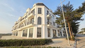 danh sách liền kề đang đóng tiến độ tại hud mê linh central, xem thực tế được ngay