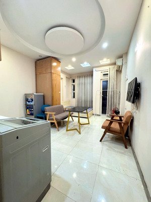 trống sẵn căn hộ studio ban công_thang máy_giặt riêng_ngay khu ẩm thực phan xích long giáp q1