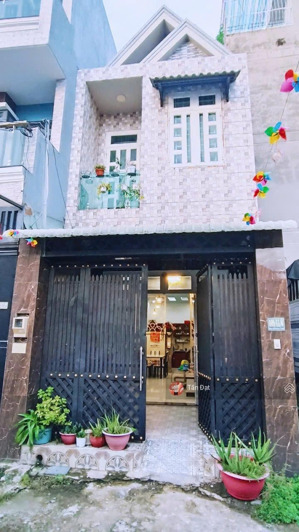 nhà 2 tầng hẻm 5m linh xuân 68m2 gần đh quốc gia- phạm văn đồng- giá tốt 5 tỷ 4 tặng full nội thất