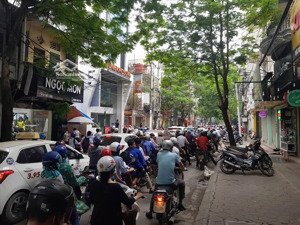mặt đường hai bà trưng (đoạn 2 chiều ô tô) - 170m2 - mặt tiền 9m - vuông đét - sau có ngõ - vỉa hè
