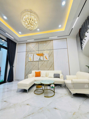 hạ giá 500tr! bán gấp nhà đường lạc long quân (4.5x17m) 3 lầu chỉ 11.8 tỷ.