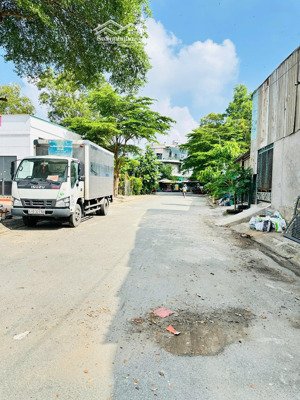 nhà bè: chỉ nhỉnh 3ty có 80m2- hẻm nhựa 7m- qua phm đai học rmit khoản 10phut